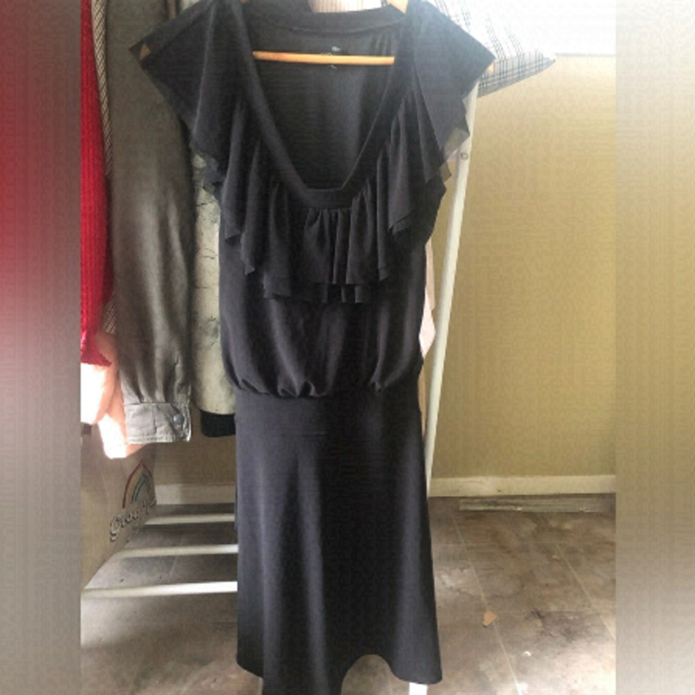 B’LEEV black ruffle front dress